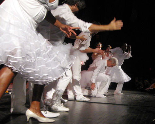 Everyone in tutus - bowing - photo by Tony Orlando